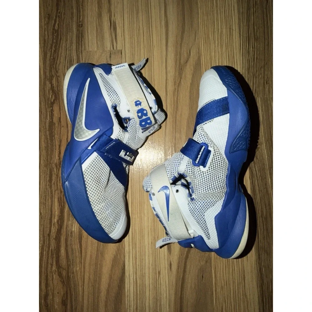 Nike LeBron Soldier 9 Premium Kentucky Youth 4Y Kids Sneakers Tennis Shoes 2015